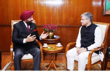 Governor met the Minister of Railways, Communications and Electronics & Information Technology of India