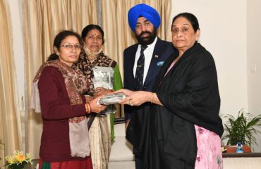 Sisters of immortal martyr, Mahavir Chakra winner Rifleman Jaswant Singh Rawat famously known Baba Jaswant, Smt Rajeshwari Negi and Smt Renu Bisht met the Governor