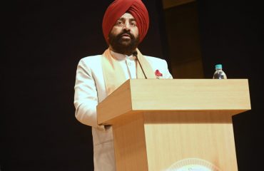राज्यपाल ने पतंजलि विश्वविद्यालय के पहले दीक्षांत समारोह में भाग लिया।