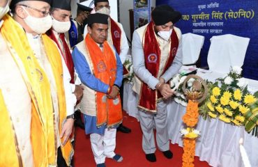 Governor and Cabinet Minister Dr. Dhan Singh Rawat lighting the lamp on the occasion of 4th Convocation of Hemvati Nandan Bahuguna University of Medical Education, Dehradun.