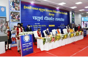हेमवती नंदन बहुगुणा चिकित्सा शिक्षा विश्वविद्यालय, देहरादून के चौथे दीक्षांत समारोह को सम्बोधित करते हुए राज्यपाल ले ज गुरमीत सिंह (से नि)।