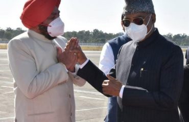 Governor Lt Gen Gurmeet Singh (S) bidding farewell to the President, Shri Ram Nath Kovind at Jolly Grant Airport.