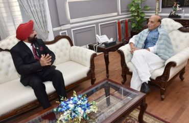 The Governor of Uttarakhand, Lieutenant General Gurmit Singh (Retd) paid a courtesy call on the Union Defense Minister, Shri Rajnath Singh in New Delhi on Monday.