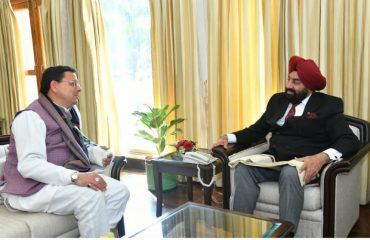 24-12-2021: Chief Minister Shri Pushkar Singh Dhami made a courtesy call on Governor.