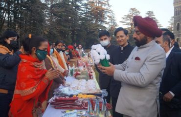 Governor inspecting local products made by women at Rajbhawan Nainital.