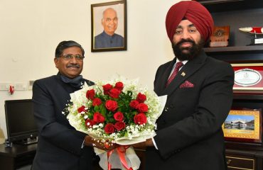 राज्यपाल से उत्तराखंड लोक सेवा आयोग के अध्यक्ष डॉ राकेश कुमार ने मुलाकात की।