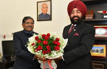 Chairman, Uttarakhand Public Service Commission, Dr. Rakesh Kumar called on Governor.