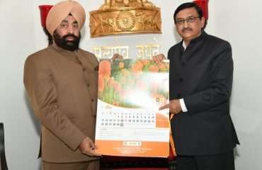 Dr. Ajit Kumar Karnataka, Vice Chancellor, Veer Chandra Singh Garhwali Horticulture and Forestry University, Bharsar calls on the Governor at Raj Bhavan