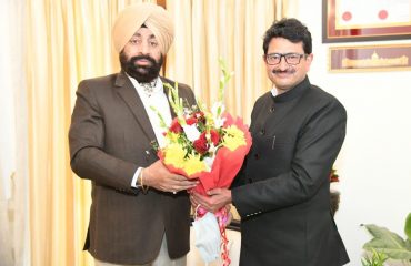 राज्यपाल से सोमवार को राजभवन में डिस्ट्रिक्ट जज श्री प्रदीप पंत ने शिष्टाचार भेंट की।