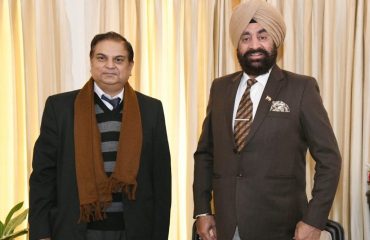 राज्यपाल से राजभवन में राज्य मुख्य सूचना आयुक्त श्री अनिल चंद्र पुनेठा ने शिष्टाचार भेंट की।