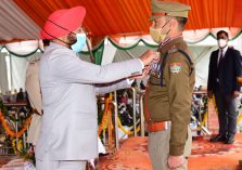 Governor honored the dutiful police personnel for their excellent performance on the occasion of Republic Day celebrations held.;?>
