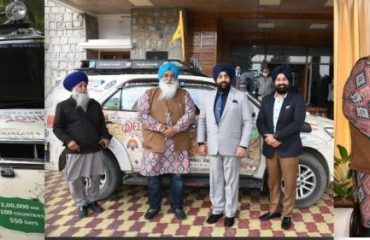 Governor conveying best wishes to Shri Amarjit Singh Chawla, popularly known as Turban Traveller, for his future travels.