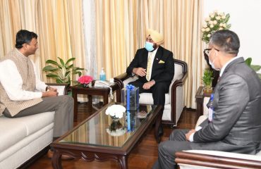 Governor holding a meeting with senior officers of SGI and Survey of India at Raj Bhavan.