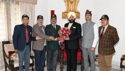 delegation of "Purva Sainik Sangthan" Pithoragarh led by Major Lalit Singh (Retd) called on Governor.