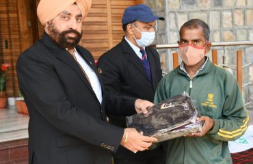 Governor on Friday distributed track suits to the horticulture workers and daily wage workers working in Raj Bhawan.