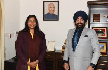 Chief Electoral Officer Smt. Saujanya paid a courtesy call on Governor Lieutenant General Gurmit Singh (Retd) at Raj Bhawan on Saturday.