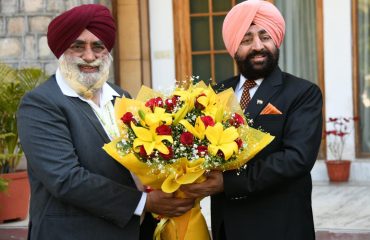 Governor has directed the Horticulture Department to install bee keeping boxes in the world famous Valley of Flowers.