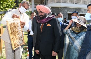 Governor has directed the Horticulture Department to install bee keeping boxes in the world famous Valley of Flowers of Uttarakhand.