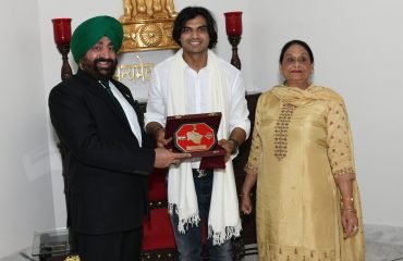राज्यपाल से ओलंपियन श्री नीरज चोपड़ा ने शिष्टाचार भेंट की ।