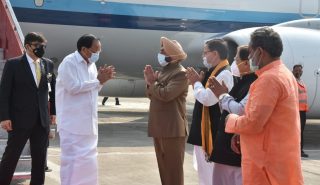 On Saturday, the Governor welcomed the Vice President Shri M Venkaiah Naidu at Jolly Grant Airport, Dehradun on his arrival in Uttarakhand.