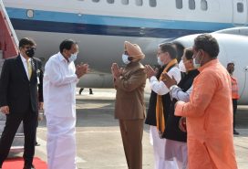 On Saturday, the Governor welcomed the Vice President Shri M Venkaiah Naidu at Jolly Grant Airport, Dehradun on his arrival in Uttarakhand.