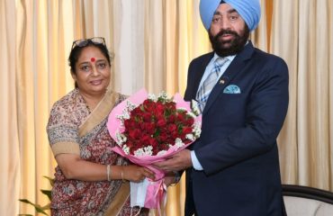 Speaker of Legislative Assembly Smt. Ritu Khanduri Bhusan called on the Governor