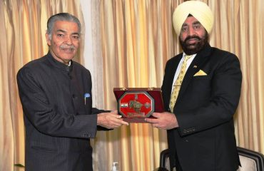Lt Gen Madan Mohan Lakhera called on Governor Lieutenant General Gurmit Singh (Retd) at Rajbhawan on Thursday.