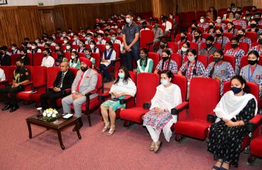 राज्यपाल ने शुक्रवार को राजभवन सभागार में प्रधानमंत्री श्री नरेंद्र मोदी के “परीक्षा पे चर्चा“ कार्यक्रम को देखा।