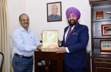Shri SK Sharma, Chief Engineer, Central Public Works Department, called on Governor.
