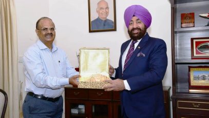 Shri SK Sharma, Chief Engineer, Central Public Works Department, called on Governor.