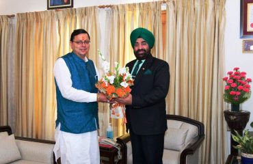 राज्यपाल ले ज गुरमीत सिंह (से नि) से बुधवार को राजभवन में मुख्यमंत्री श्री पुष्कर सिंह धामी ने शिष्टाचार भेंट की।