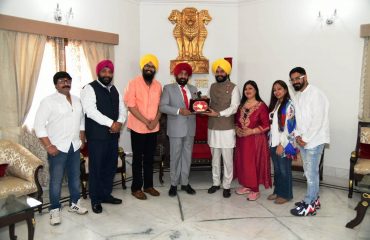 Dr Jitendra Singh Shanty, founder of Shaheed Bhagat Singh Seva Dal met the Governor.