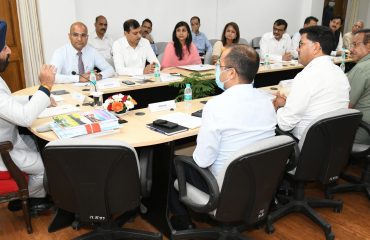 राज्यपाल ने सोमवार को राजभवन में निजी विश्वविद्यालयों के कुलपतियों के साथ बैठक की।