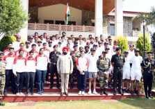 Governor Lt Gen Gurmeet Singh (R) with the participants of the Multi-Dimensional Expedition of the Border Road Organisation, at Raj Bhavan.;?>