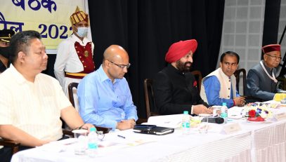 Governor Lt Gen Gurmit Singh (Retd.) and Health Minister Dr. Dhan Singh Rawat on the occasion of the 17th General Body Meeting of the Indian Red Cross Committee State Branch at Raj Bhawan Auditorium.