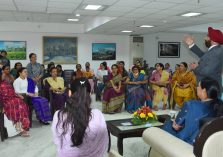 Governor Lt. Gen. Gurmit Singh (Retd.) and First Lady Smt. Gurmit Kaur interacting with women at the Family Welfare Programme;?>