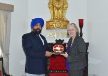 Governor Lt Gen Gurmit Singh (Retd.) presenting a memento to British Deputy High Commissioner Caroline Rowett at Raj Bhawan.;?>