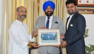 Rajesh Prasad Semwal, President of Vande Mataram Training Education Foundation and Ravindra Jugran meeting the Governor.