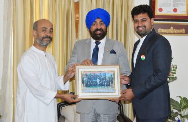 Rajesh Prasad Semwal, President of Vande Mataram Training Education Foundation and Ravindra Jugran meeting the Governor.