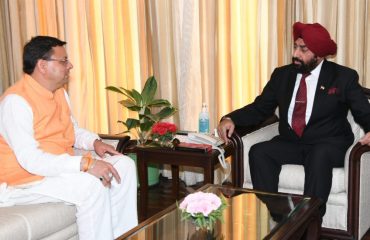 राज्यपाल लेफ्टिनेंट जनरल गुरमीत सिंह (से नि) से मंगलवार को राजभवन में मुख्यमंत्री श्री पुष्कर सिंह धामी ने शिष्टाचार भेंट की।