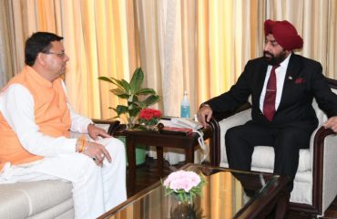 Chief Minister Pushkar Singh Dhami had a courtesy call on Governor Lt Gen Gurmit Singh (Retd.) at Raj Bhawan on Tuesday.