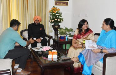 Governor and First Lady while talking to the President of Uttarakhand Division of International Su-Joke Association, Mrs. Subhash Chaudhary and Gurmeet Chauhan .