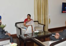 Governor interacting with the Ambassadors of India to Slovenia and Tajikistan Smt. Namrata Kumar and Shri Viraj Singh at Raj Bhawan.;?>