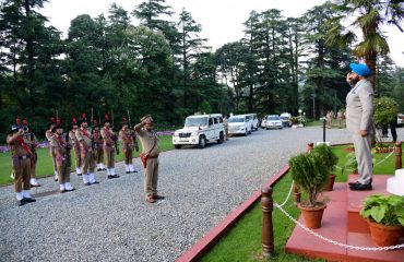 On reaching Raj Bhavan Nainital, the Governor was given a guard of honour.