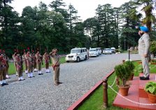 On reaching Raj Bhavan Nainital, the Governor was given a guard of honour.;?>