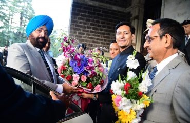 राज्यपाल बुधवार को ग्रीष्मकालीन प्रवास पर राजभवन नैनीताल पहुंचे।