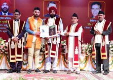 Governor along with Higher Education Minister Dr. Dhan Singh Rawat presenting the degree to the student on the occasion of the 17th Convocation of Kumaun University held in DBS campus.;?>