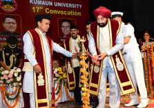 Governor along with Higher Education Minister Dr. Dhan Singh Rawat inaugurated the 17th convocation of Kumaun University organized in DBS campus by lighting the lamp.;?>