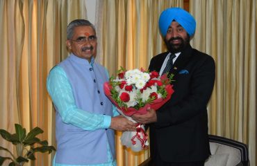 Mayor Sunil Uniyal Gama and Cantt Board Dehradun CEO Abhinav Singh met the Governor.