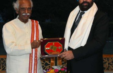 राज्यपाल से राजभवन में हरियाणा के राज्यपाल श्री बंडारू दत्तात्रेय ने शिष्टाचार भेंट की।